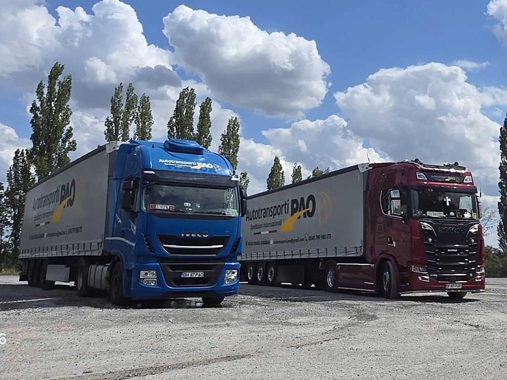 o parte din flota de camioane a firmei Autotransporti Pao